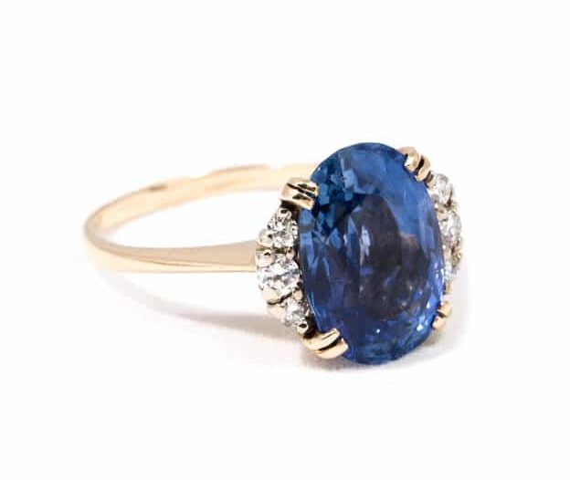 VINTAGE OVAL SAPPHIRE AND DIAMOND RING
