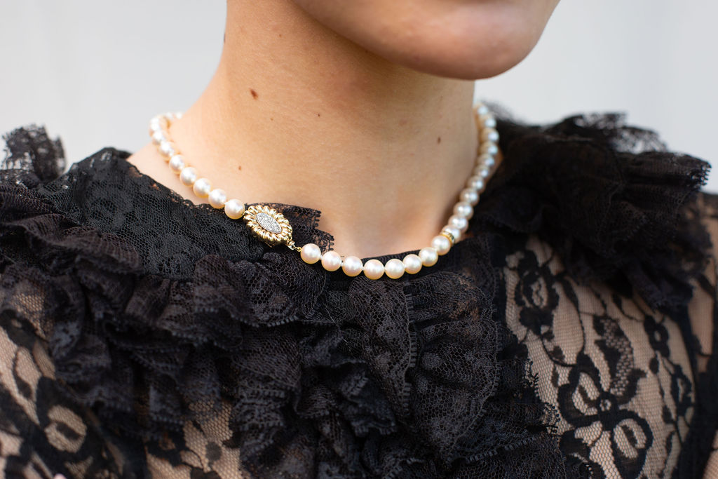 YELLOW GOLD VINTAGE CULTURED PEARL & DIAMOND NECKLACE