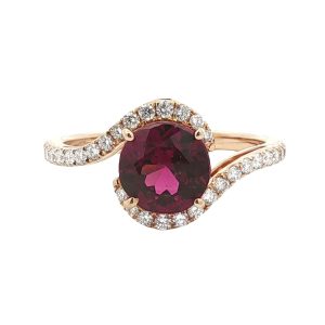 14K YELLOW GOLD GARNET & DIAMOND RING