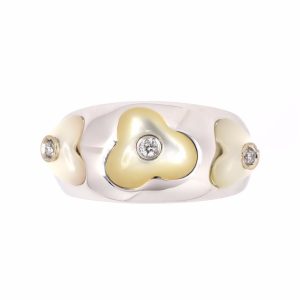 18K WHITE GOLD VINTAGE MOTHER OF PEARL & DIAMOND FLOWER RING